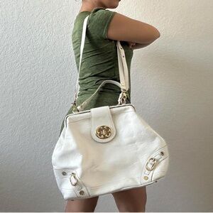 Y2k white/cream shoulder bag with gold hardwear